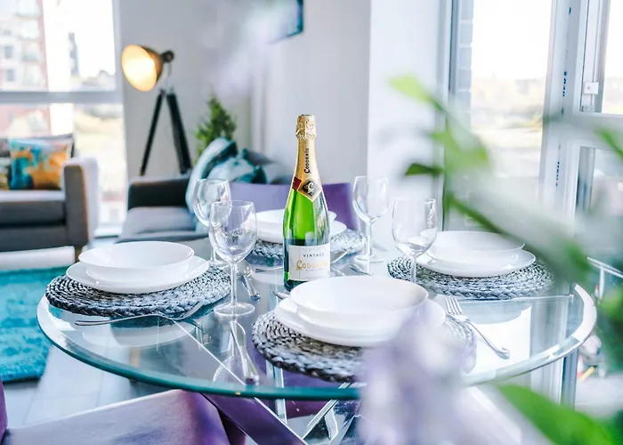 Lux Livin\' Apartments - Luxury 5 Bed Apartment Manchester City Centre