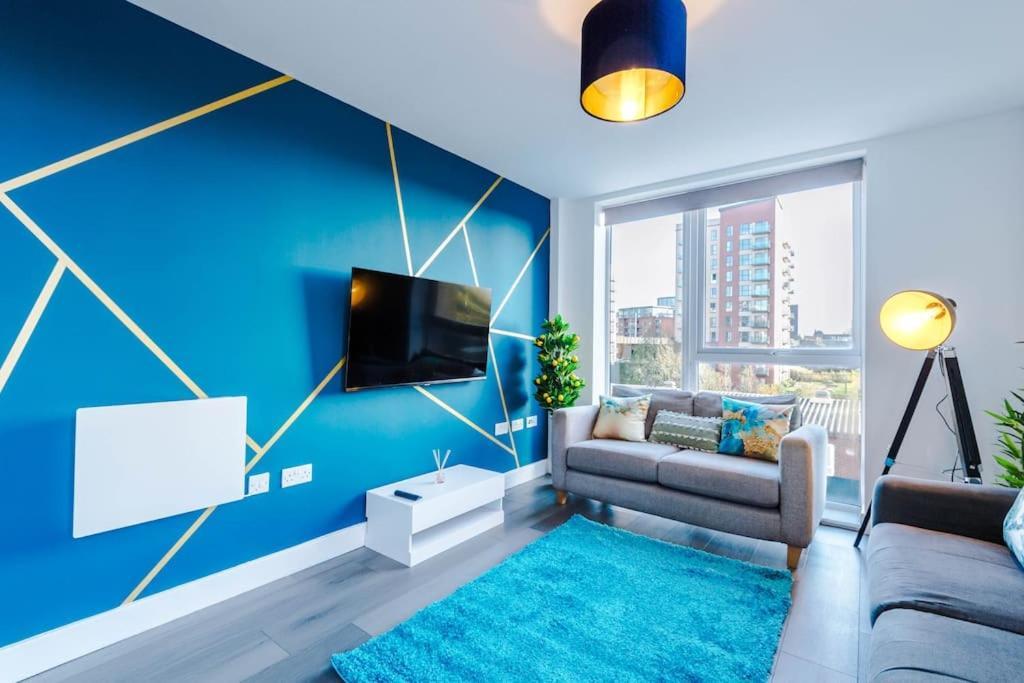 Lux Livin' - Luxury 5 Bed Centre Apartment