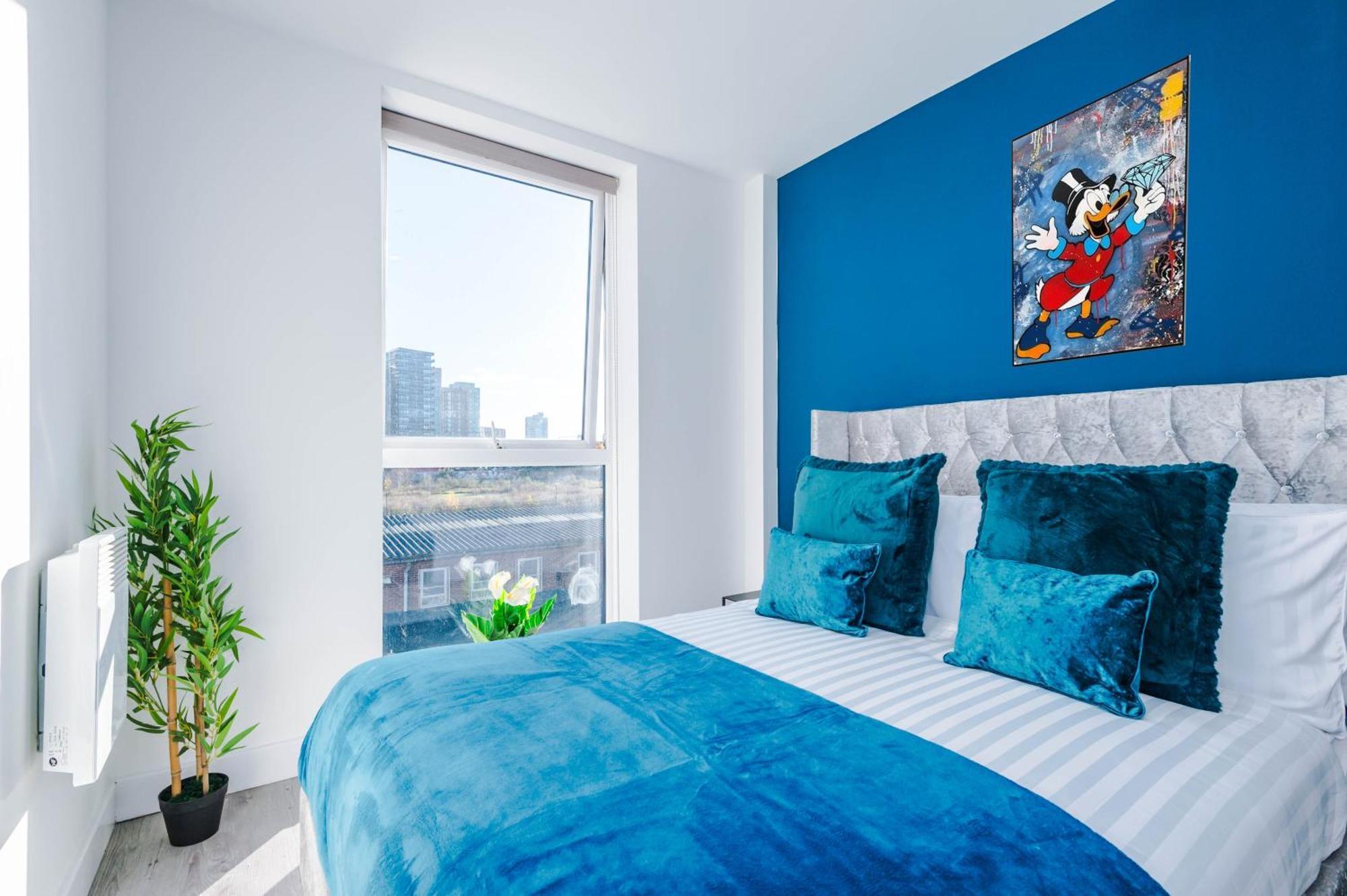 Lux Livin' - Luxury 5 Bed Centre Apartment