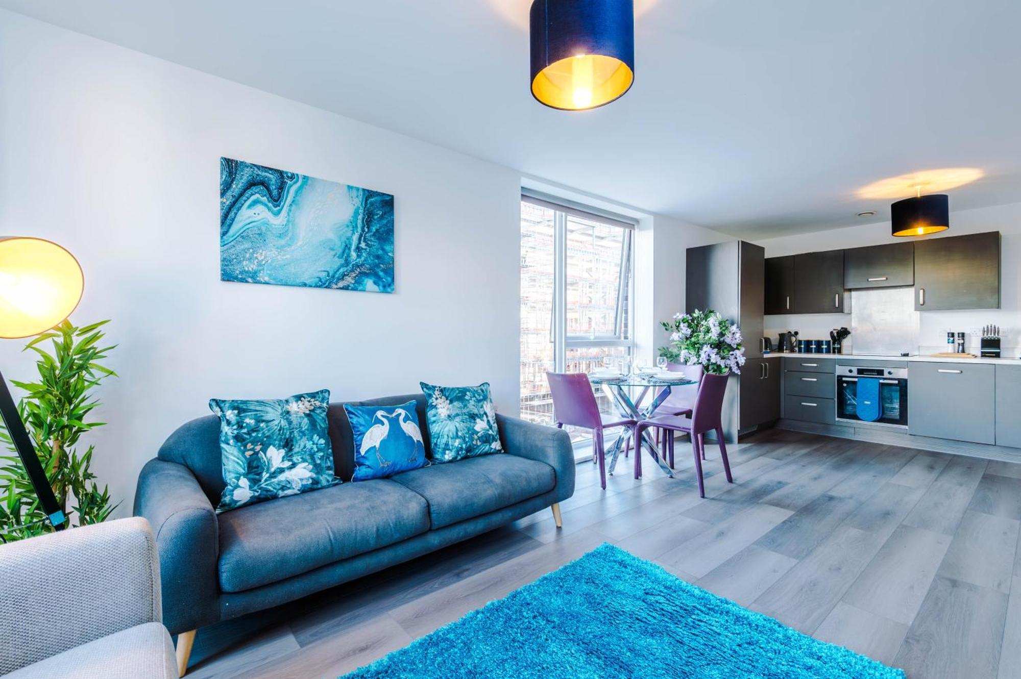 Lux Livin' - Luxury 5 Bed Centre Apartment